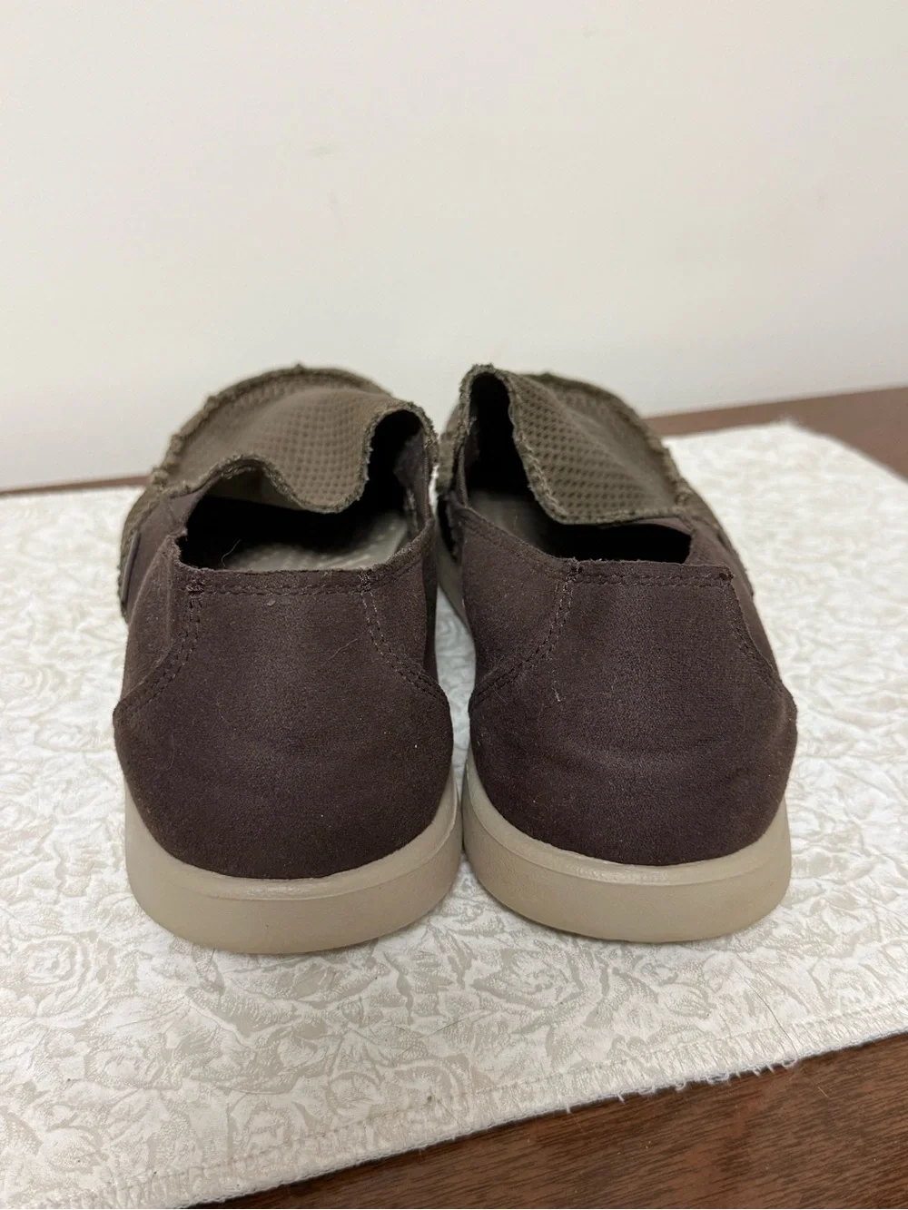 Crocs Men’s Santa Cruz Loafers Slip Ons Size 9 Brown/Tan
